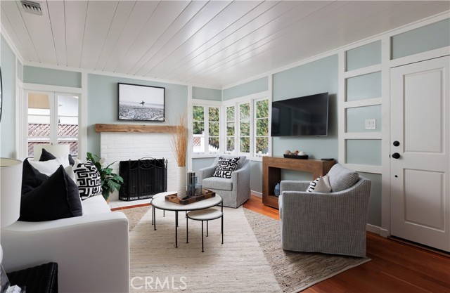 425 Monterey Drive, Laguna Beach CA: https://media.crmls.org/medias/2a878f24-fdeb-4ebd-b776-0ad33238e439.jpg