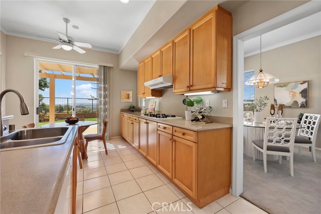 Detail Gallery Image 10 of 41 For 27402 Carino Cir, Mission Viejo,  CA 92692 - 5 Beds | 3 Baths