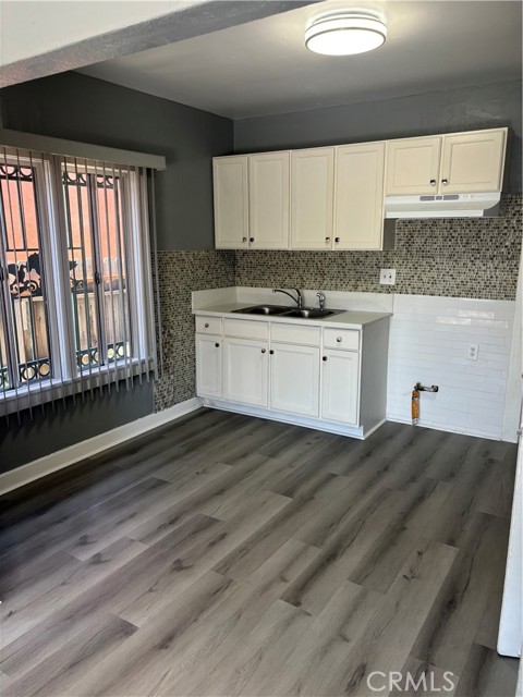 Detail Gallery Image 4 of 24 For 535 West 54th Street, Los Angeles,  CA 90037 - – Beds | – Baths