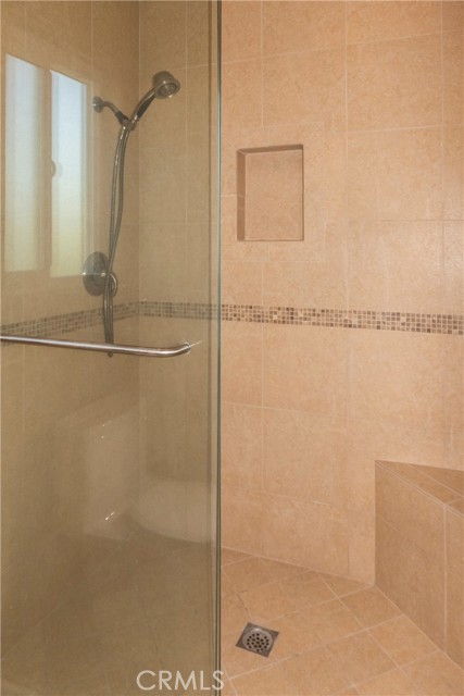 18410 Alexander Ave, Cerritos CA: https://media.crmls.org/medias/2a882bea-cd47-482b-80fb-c658c18751da.jpg
