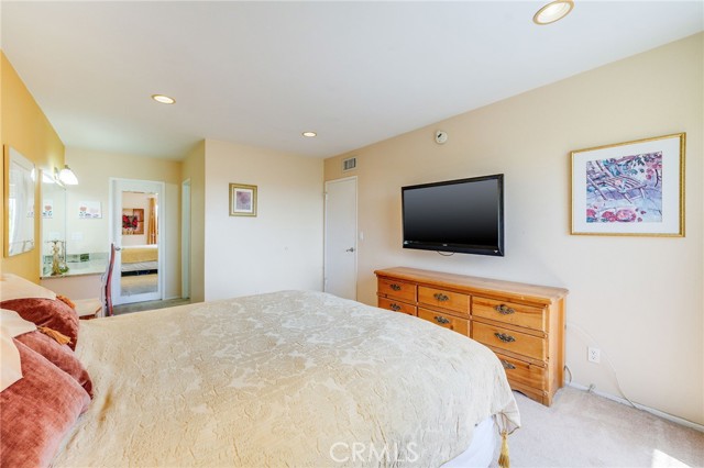 Detail Gallery Image 10 of 24 For 12720 Burbank Blvd #322,  Valley Village,  CA 91607 - 2 Beds | 2 Baths