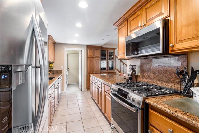 Detail Gallery Image 10 of 47 For 2909 S Rita Way, Santa Ana,  CA 92704 - 6 Beds | 4 Baths