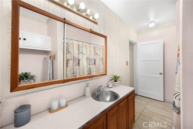 1995 Cadillac Drive, Pomona CA: https://media.crmls.org/medias/2a8aec32-769f-4104-a0cb-6c6a8d22be41.jpg