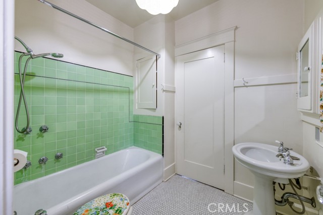 Detail Gallery Image 43 of 66 For 605 E Home Ave, Fresno,  CA 93728 - 5 Beds | 4/1 Baths