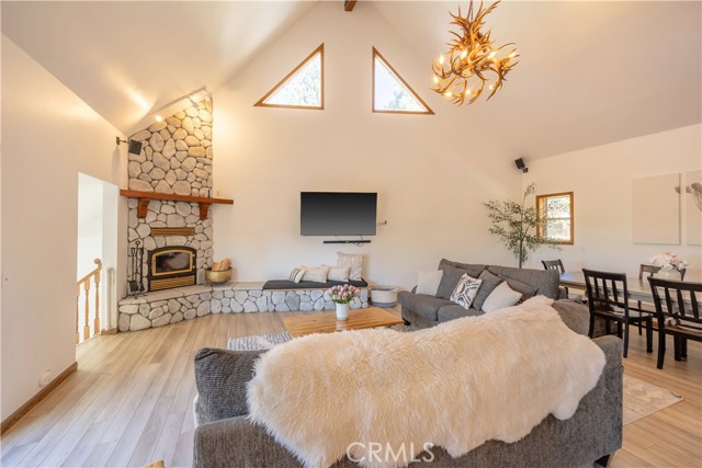 188 S Finch Drive, Big Bear Lake CA: https://media.crmls.org/medias/2a8c5d62-4233-45cb-bbea-ca17a33250bf.jpg