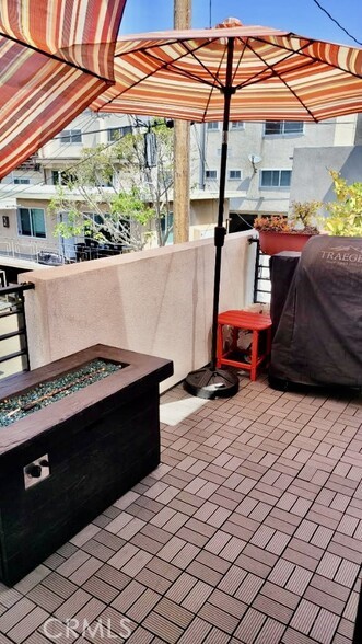 Image 4 of 26 For 121 Walnut Avenue