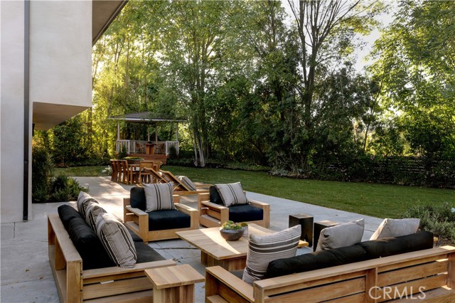 Detail Gallery Image 32 of 37 For 5557 Franrivers Ave, Woodland Hills,  CA 91367 - 4 Beds | 2/1 Baths