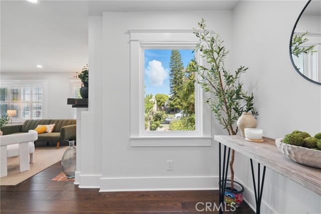 2111 S Bronson Ave, Los Angeles CA: https://media.crmls.org/medias/2a8d2b2f-e54a-462e-a79e-676c8629c023.jpg