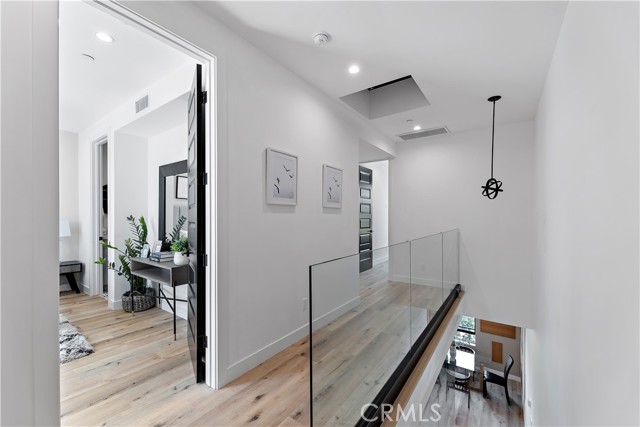 11860 W Flower, Valley Village CA: https://media.crmls.org/medias/2a8d35fe-86c9-4016-92b4-dd67b709621d.jpg