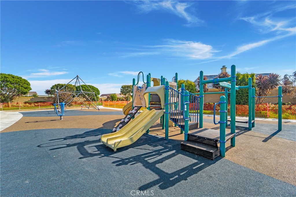 https://media.crmls.org/medias/2a8d6448-3b12-488e-9c5e-de3ea0266be3.jpg?preset=X-Large