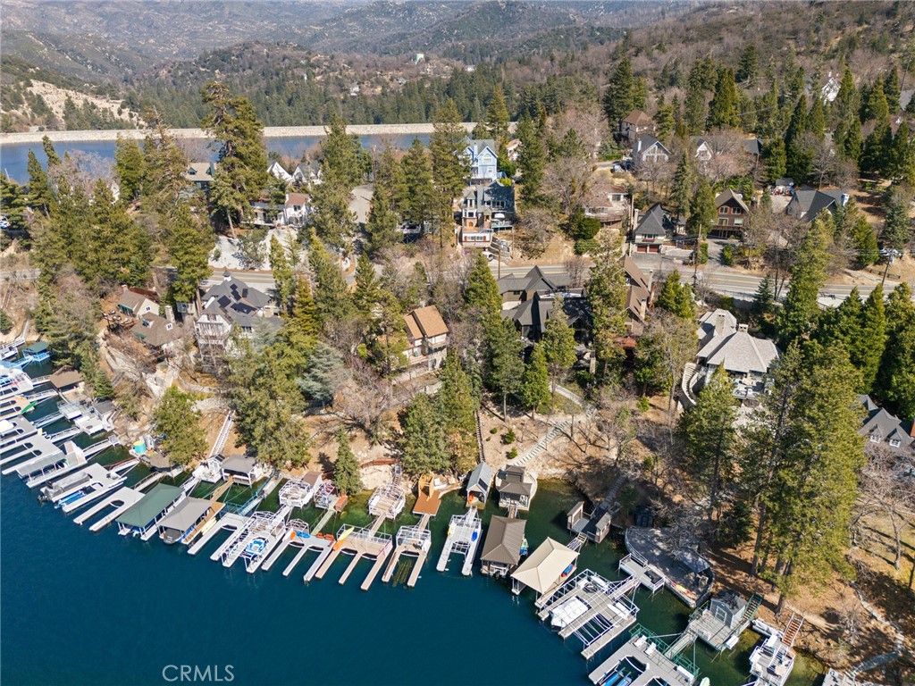 https://media.crmls.org/medias/2a8d98e0-a7fb-4953-a55c-e9290facd674.jpg?preset=X-Large