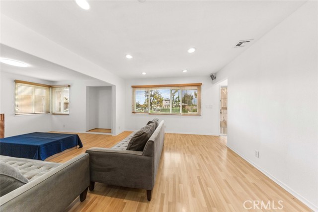 Detail Gallery Image 6 of 31 For 12329 Burton St, North Hollywood,  CA 91605 - 4 Beds | 2/1 Baths