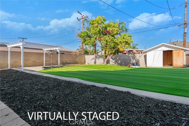 619 N Townsend Street, Santa Ana CA: https://media.crmls.org/medias/2a8ef9d4-c983-402a-a005-7c722fa28f85.jpg