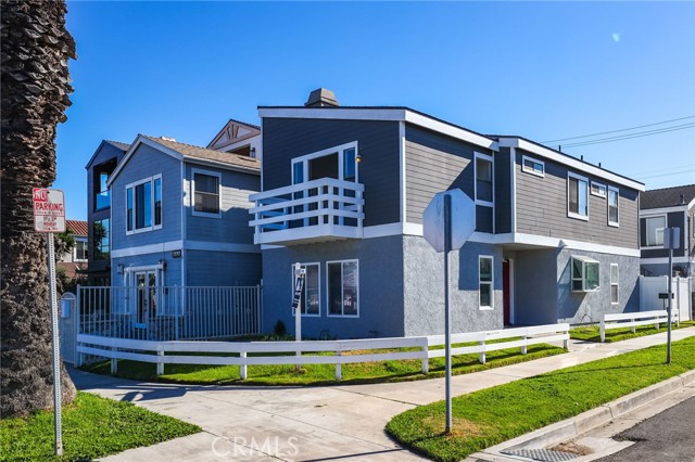 Front Image Thumbnail for CROC26061075