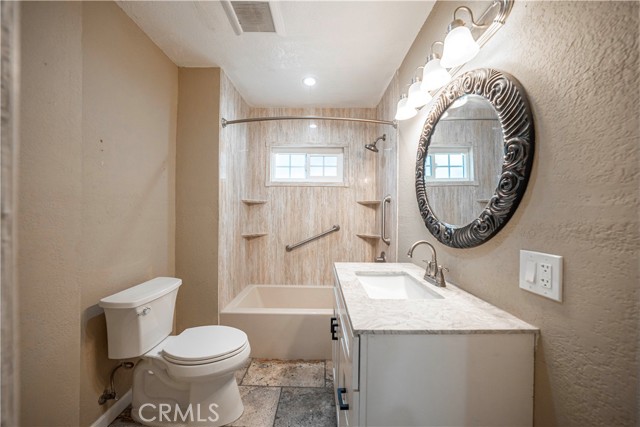 Detail Gallery Image 7 of 44 For 13032 S Main St, Los Angeles,  CA 90061 - 4 Beds | 2 Baths