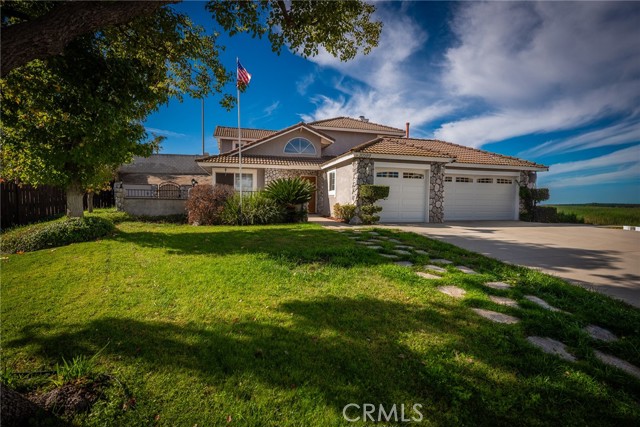 Detail Gallery Image 2 of 43 For 20599 Bloomfield, Riverside,  CA 92508 - 4 Beds | 3 Baths