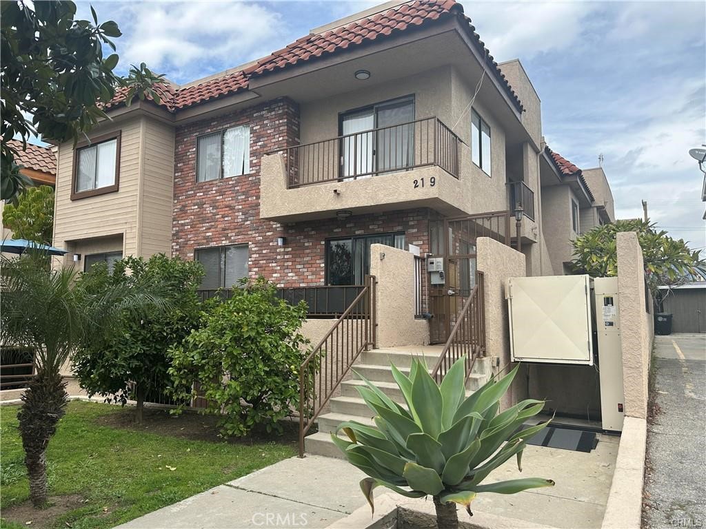 219 E Maple Street #7