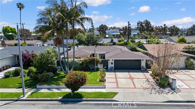 2924 Royal Palm Drive, Costa Mesa CA: https://media.crmls.org/medias/2a958a41-ad19-4d35-9339-5aec2385060b.jpg