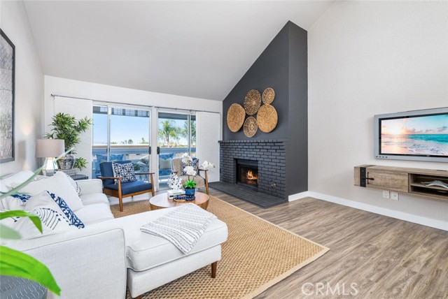 Detail Gallery Image 3 of 30 For 3401 E Wilton St #302,  Long Beach,  CA 90804 - 2 Beds | 2 Baths