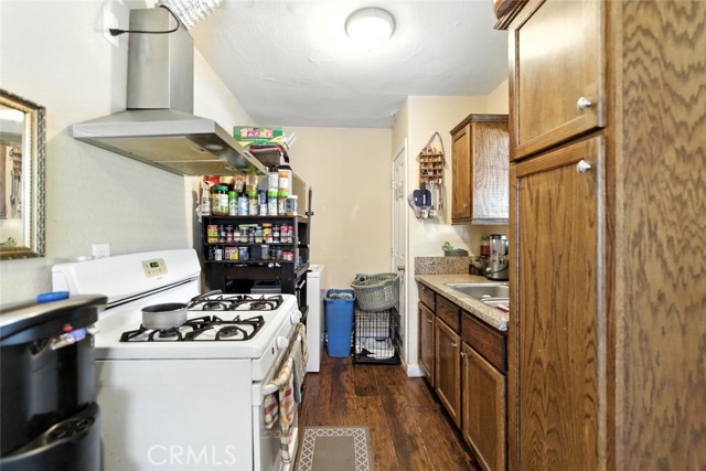 8876 Cypress Avenue, Riverside CA: https://media.crmls.org/medias/2a965fc6-bfc9-4afe-bade-2ca70516830d.jpg
