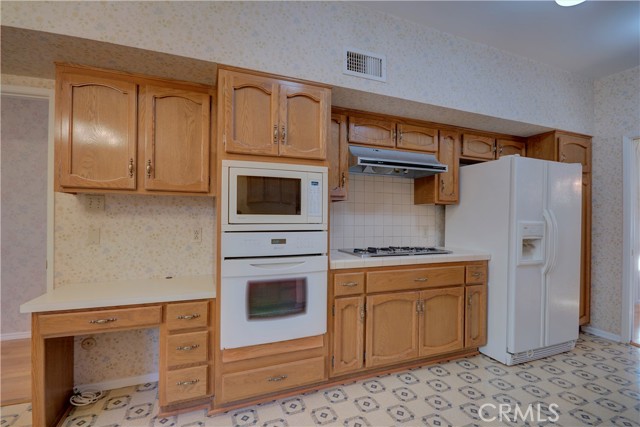Detail Gallery Image 4 of 23 For 2606 Cañada Bld #201,  Glendale,  CA 91208 - 3 Beds | 2 Baths