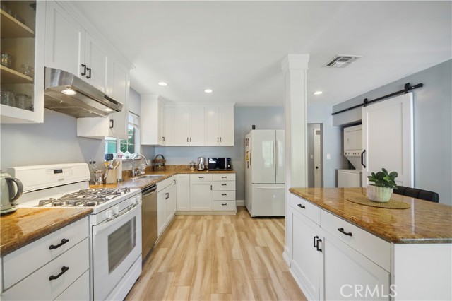 Detail Gallery Image 21 of 48 For 6916 Claire Ave, Reseda,  CA 91335 - 4 Beds | 3 Baths