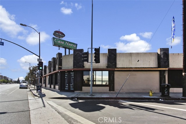 8759 Glenoaks Boulevard, Sun Valley CA: https://media.crmls.org/medias/2a96b042-6525-45d4-a338-3388edbdd246.jpg