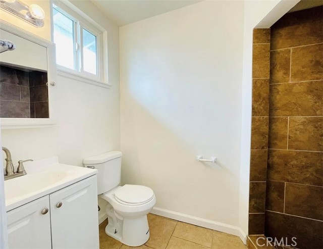 8438 Wystone Avenue, Northridge CA: https://media.crmls.org/medias/2a96d5d3-2c04-4452-814c-d4b8475acc3f.jpg