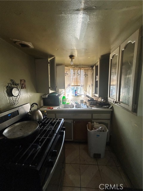 151 E 67th Street, Los Angeles CA: https://media.crmls.org/medias/2a976683-a911-49a2-bb9a-fd55fdd6ff34.jpg