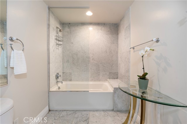 Detail Gallery Image 31 of 42 For 6432 Weidlake Dr, Los Angeles,  CA 90068 - 4 Beds | 3/1 Baths