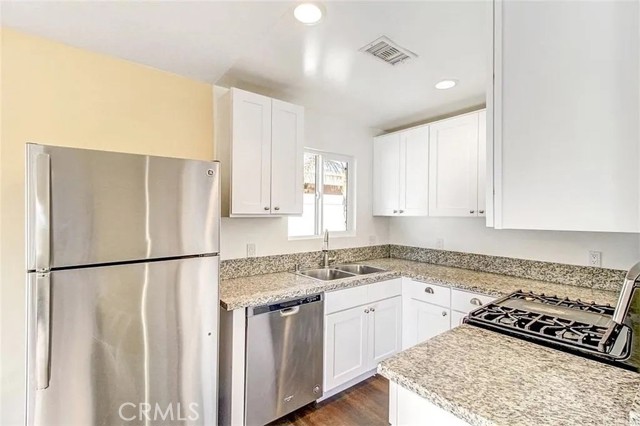 Detail Gallery Image 19 of 31 For 7702 Ben Ave, North Hollywood,  CA 91605 - 5 Beds | 2 Baths