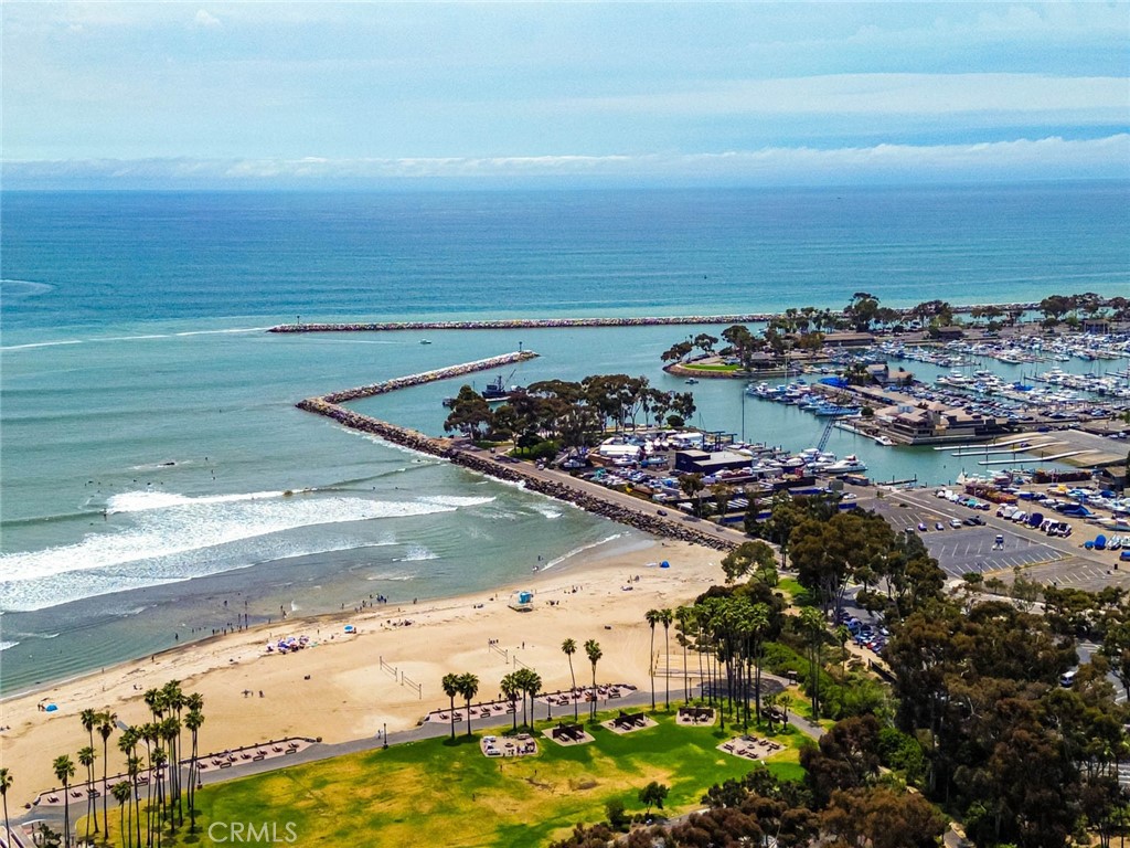 https://media.crmls.org/medias/2a981a25-5317-4f84-bf8f-9ea1cc22503e.jpg?preset=X-Large