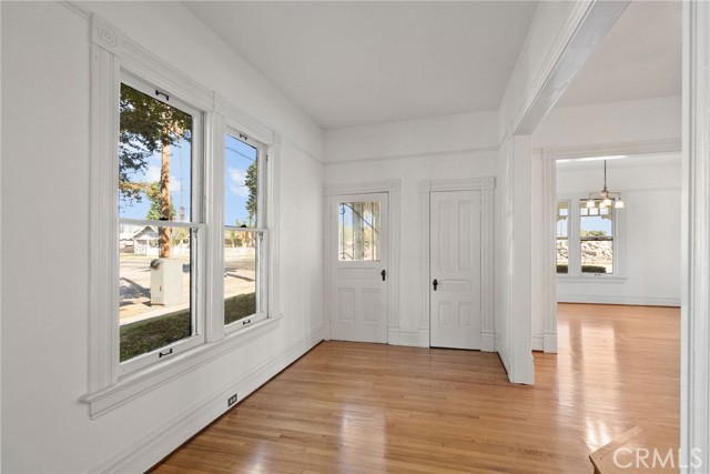 591 W 9th, San Bernardino CA: https://media.crmls.org/medias/2a988ea8-ba37-4ade-95a7-8a0173b0e390.jpg