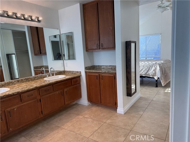 30097 Shoreline Drive, Menifee CA: https://media.crmls.org/medias/2a98acfd-79c3-45b1-8b63-fc5570d2dd86.jpg