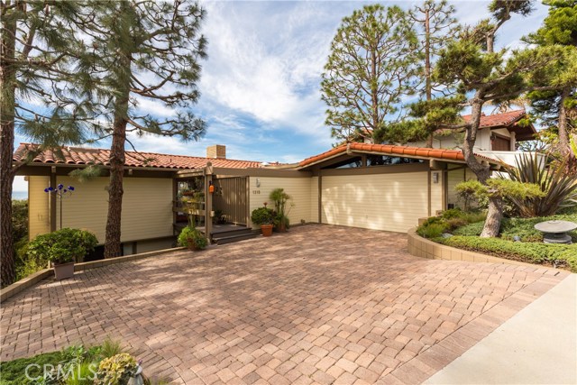 1315 Via Zumaya, Palos Verdes Estates, California 90274, 5 Bedrooms Bedrooms, ,3 BathroomsBathrooms,Residential,Sold,Via Zumaya,PV17039803