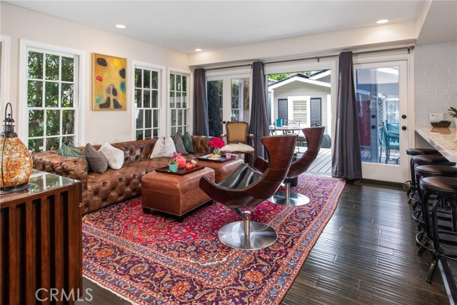 4323 Laurelgrove Avenue, Studio City CA: https://media.crmls.org/medias/2a996167-d233-40ae-8fa6-819902e67197.jpg
