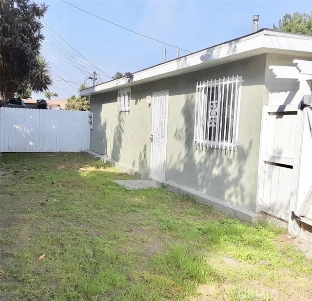 352 W Peach Street, Compton CA: https://media.crmls.org/medias/2a99d25f-b18a-4135-bf17-f9055d6bb912.jpg
