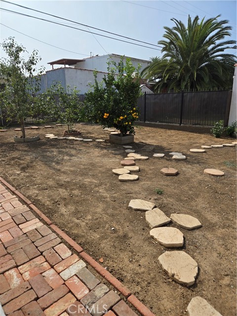 Detail Gallery Image 41 of 41 For 2022 W 75th St, Los Angeles,  CA 90047 - 2 Beds | 1 Baths