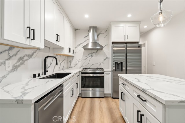 Detail Gallery Image 8 of 28 For 14622 Huston St, Sherman Oaks,  CA 91403 - 5 Beds | 5 Baths