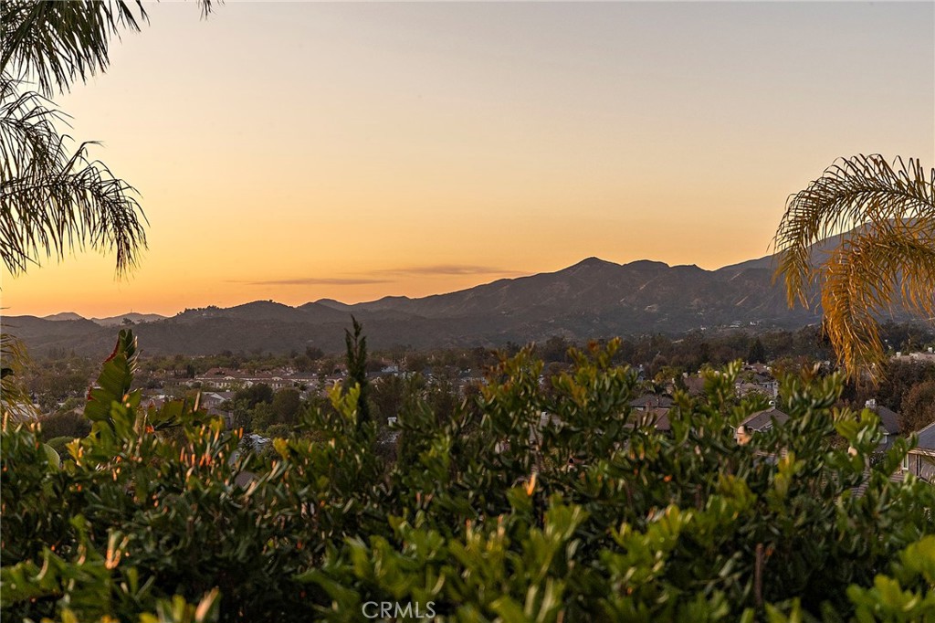 https://media.crmls.org/medias/2a9b09a6-c536-4f41-b7b3-8d00f3b9df68.jpg?preset=X-Large