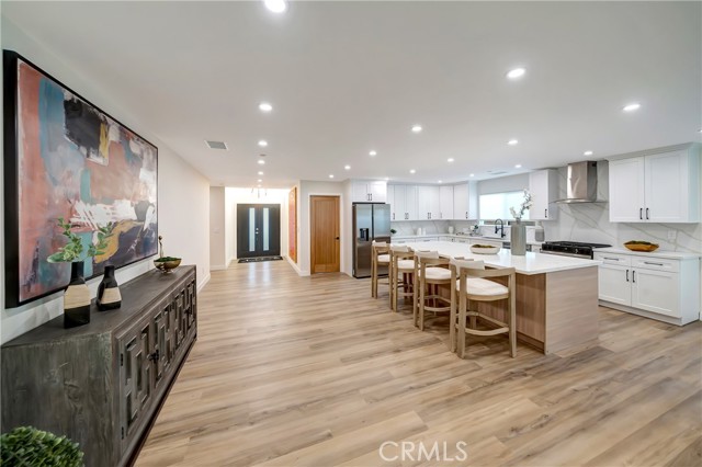 Detail Gallery Image 11 of 41 For 24250 Friar St, Woodland Hills,  CA 91367 - 4 Beds | 4 Baths