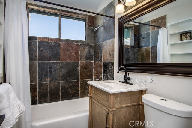 4574 Avenida Del Sol, Joshua Tree CA: https://media.crmls.org/medias/2a9c79e7-ae6f-4850-8373-1eaa4feb935d.jpg