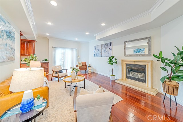 Detail Gallery Image 4 of 37 For 6939 Greeley St #112,  Tujunga,  CA 91042 - 3 Beds | 2/1 Baths