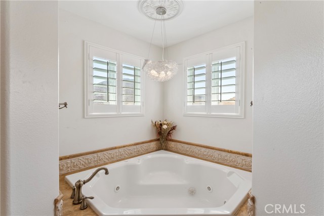 22941 Gold Rush Place, Canyon Lake CA: https://media.crmls.org/medias/2a9cb2a4-b00d-4381-8efc-f7bdeb5b7d45.jpg