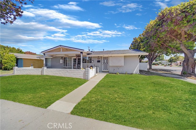 735 E Fesler Street, Santa Maria CA: https://media.crmls.org/medias/2a9cf68a-80c0-4b56-8b1c-65413904d4ef.jpg