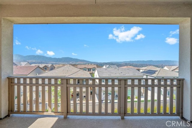 18150 Tableau Way, Saugus CA: https://media.crmls.org/medias/2a9dfa99-7fda-413b-8f96-e3dd00ed8b3d.jpg