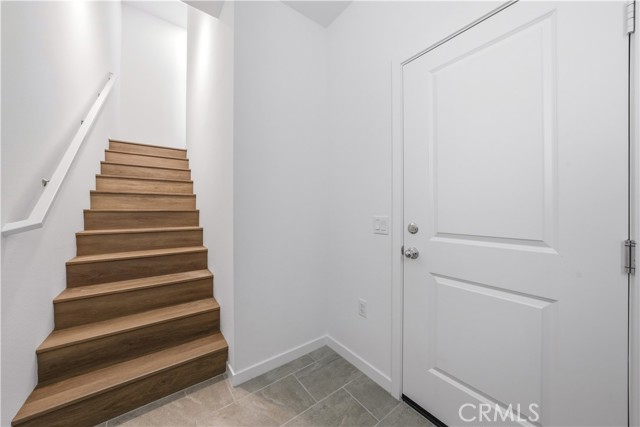Detail Gallery Image 3 of 31 For 9427 N Sepulveda Blvd. #5,  North Hills,  CA 91343 - 3 Beds | 2/1 Baths