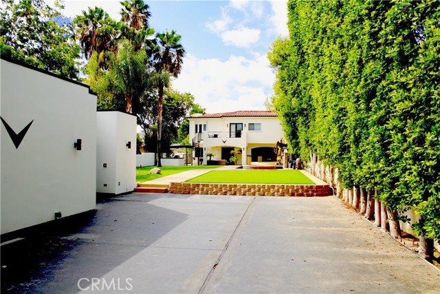 23123 Oxnard Street, Woodland Hills CA: https://media.crmls.org/medias/2aa265f4-eb20-41dc-9707-515e655d1d3d.jpg