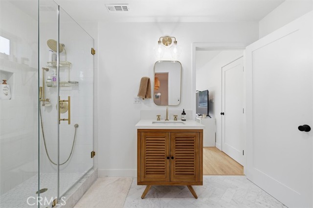 Detail Gallery Image 20 of 37 For 7337 W 88th St, Los Angeles,  CA 90045 - 4 Beds | 4 Baths