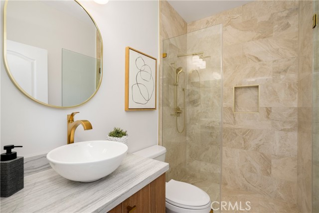 3318 Durham Court, Burbank CA: https://media.crmls.org/medias/2aa3a58b-9e6d-4d87-984e-1bae8997aae4.jpg